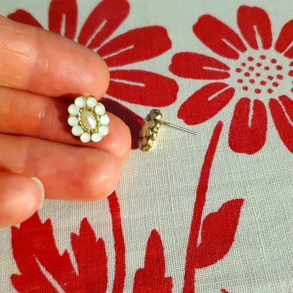 3/$15 Pearly rhinestone bunch of earrings - Picture 7 of 8
